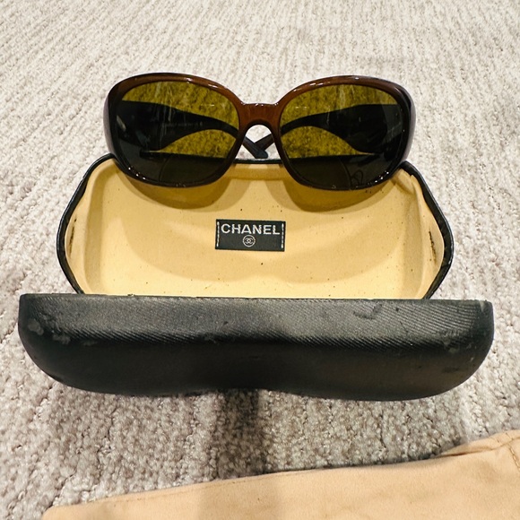 Chanel sunglasses - Picture 2 of 5